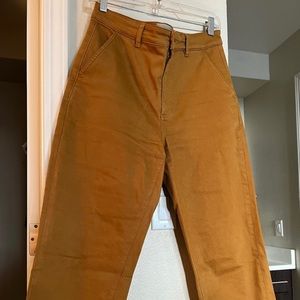 Everlane straight leg crop pants, size 8, in excellent condition. Golden brown.